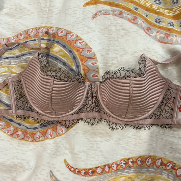 Victoria’s Secret Pink Ribbed Dream Angels Balconet Bra 32D - Picture 6 of 8